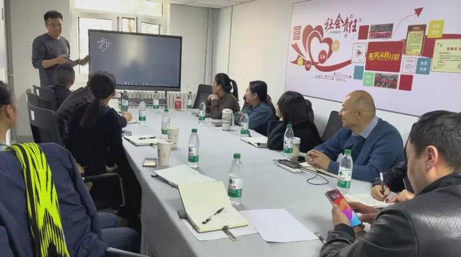 2024年和田市电商技能提升训练营——高级人才全面培训正式开班(图1)