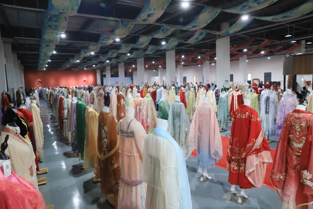 曹县汉服“遇上”拼多多：95后的创业翻盘记_山东_大众网(图3)