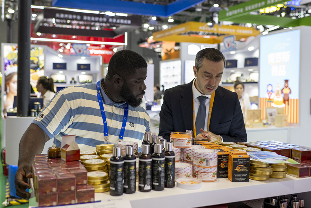 写在第八届进博会闭幕之际：开放是中国之需、世界之盼(图3)