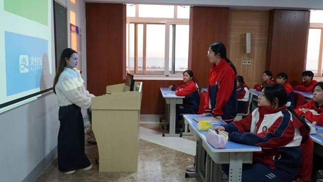 职教出海春风劲中盛课堂见世界越南教师带你解锁跨境电商新视界(图4)