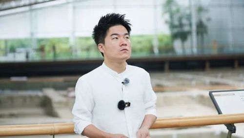 忙着道歉的董宇辉和开线下超市的俞敏洪渐行渐远(图1)